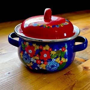 Pioneer woman mini metal pot